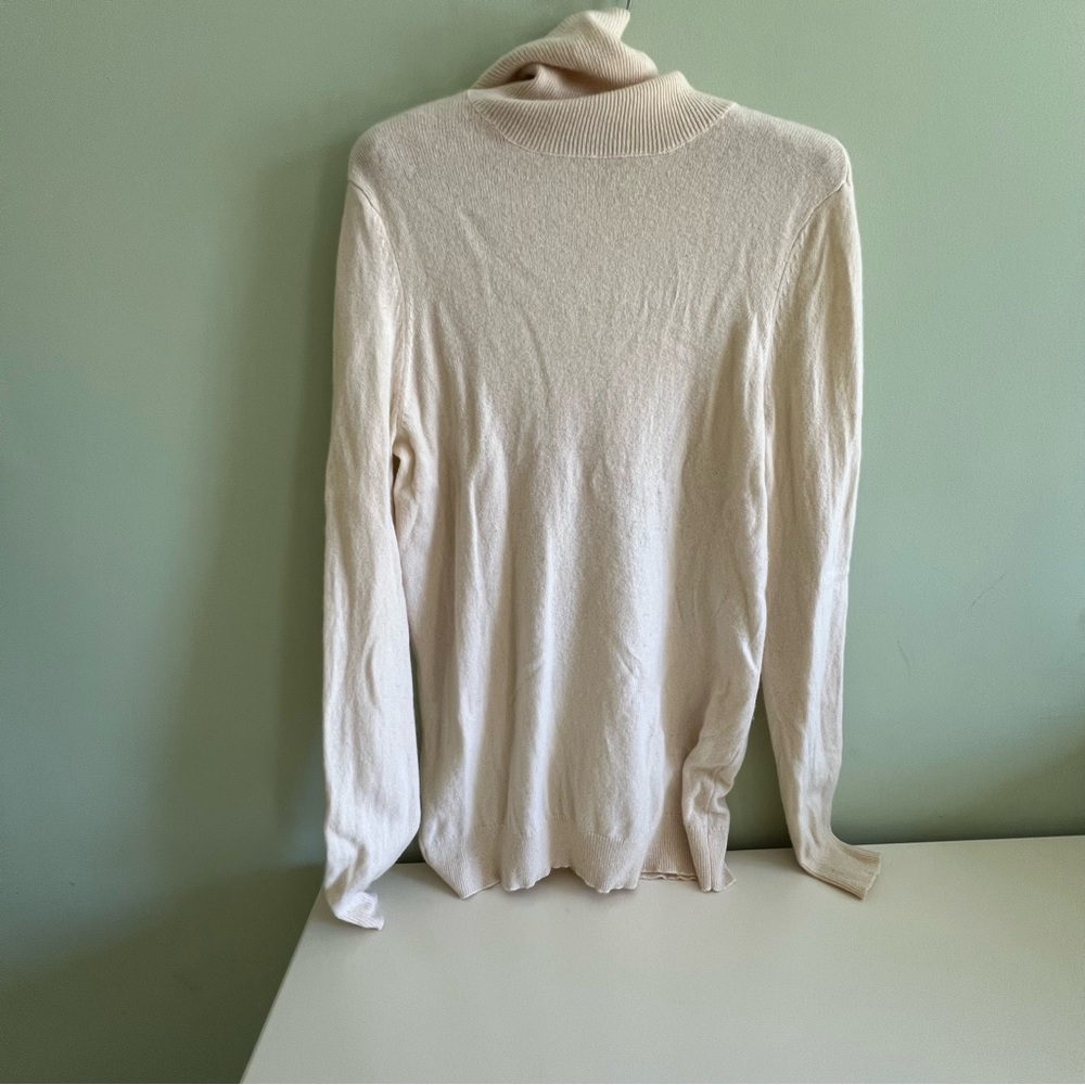Bloomingdale’s Elegant Cream Women's Sweater 100% cashmere
